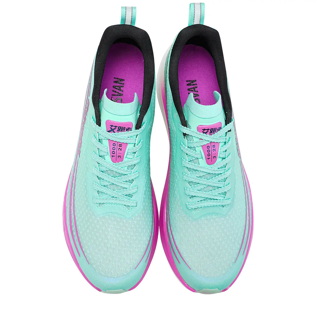 Runner wearing IRUNSVAN CARBON SPEED VISION 1.0 carbon plate running shoes